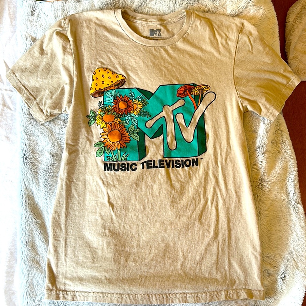 MTV excellent condition vintage style t-shirt small